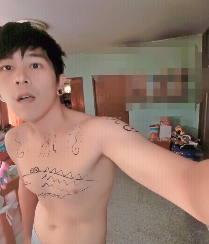 Trước đó, Bancha Taeduemphan từng làm nghề DJ nên đến giờ anh vẫn mang phong cách thời trang của một người nghệ sĩ.