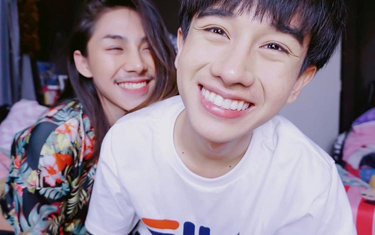 Cùng ngắm nhìn những hình ảnh cực ngọt ngào của cặp đồng tính Thái Lan khiến dân mạng mê mẩn.