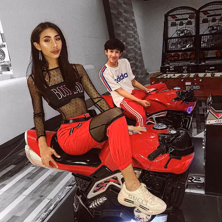 Trên trang cá nhân của Month và Fluke không thiếu những hình ảnh ngọt ngào khi cặp kè bên nhau.