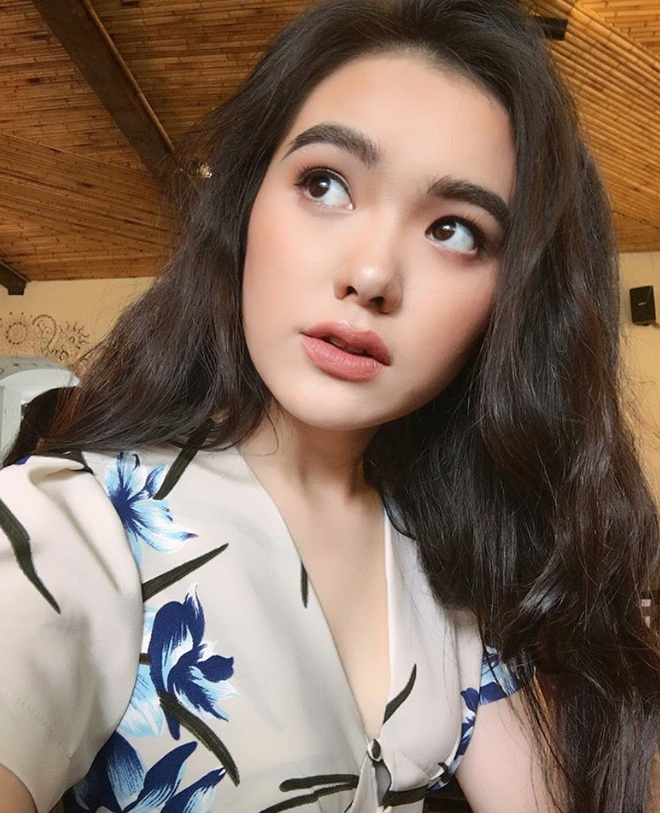 Theo tìm hiểu, cô bạn là Hồ Thiên Trang sinh năm 2001, chuẩn bị lên lớp 12 trường THPT Trần Phú - Hà Nội.