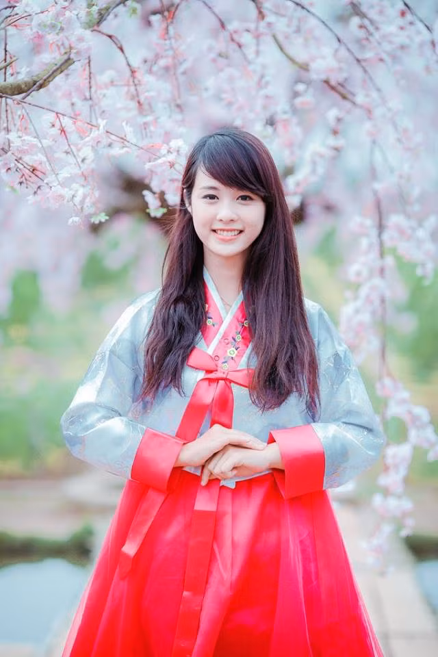 Ngoài xinh đẹp, thì bảng thành tích của Thái Hà cũng vô cùng đáng nể khi cô liên tục nằm trong top những học sinh xuất sắc của trường THPT Trần Phú.