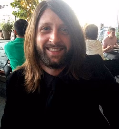 Câu chuyện tiếp theo sau vụ khủng bố liên hoàn tại Pháp đó là câu chuyện của một cô gái tên là Polina Buckley đã đăng ảnh bạn trai của mình là Nick lên mạng xã hội để tìm kiếm trong hy vọng mong manh.