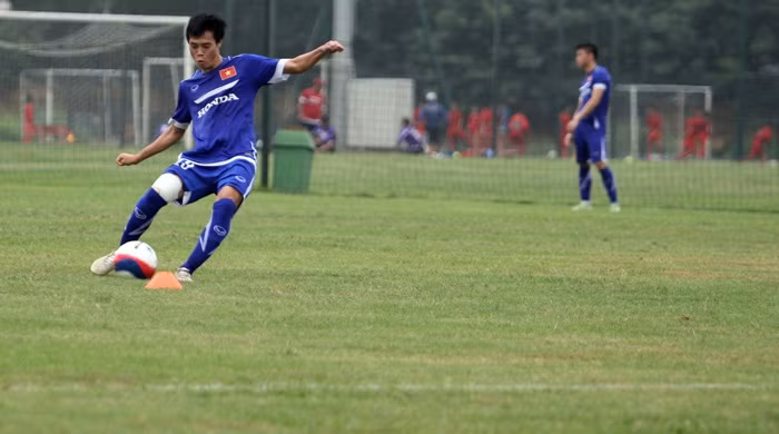 Mikasa SL450 WBR Football không chỉ gây khó cho các thủ môn mà nó còn gây khó cho các tiền đạo khi tốc độ bay của nó khá nhanh nhưng lại không dễ để đưa bóng vào vị trí mình mong muốn.