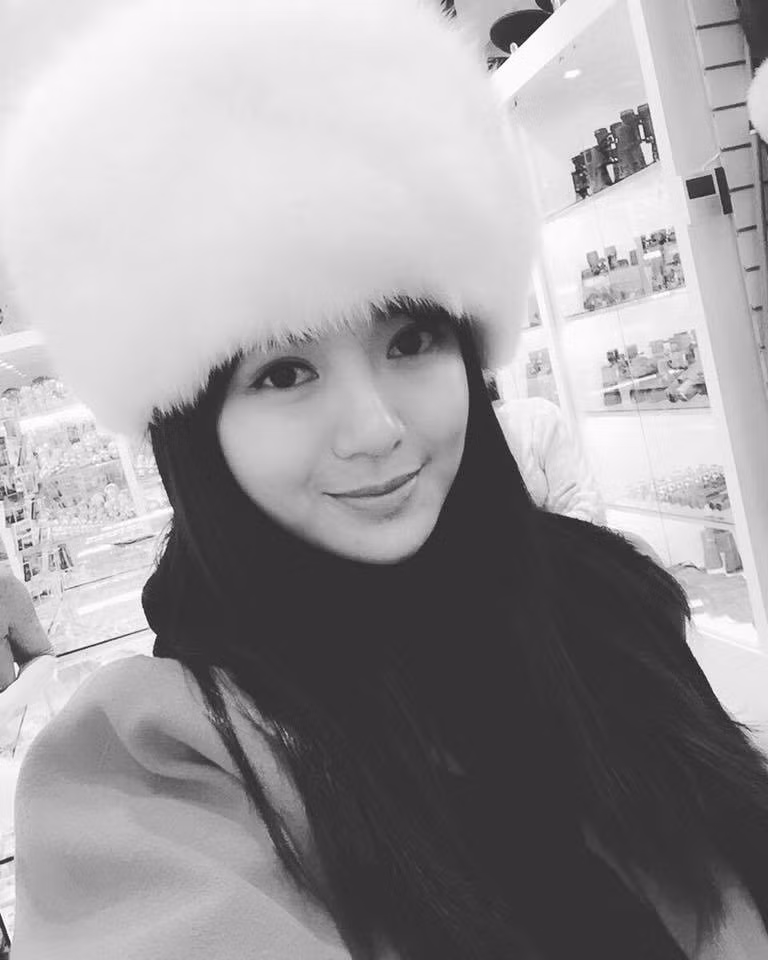 Trên trang cá nhân của mình, Tú Linh cũng khoe khéo rằng cô đang có mặt tại Nga.