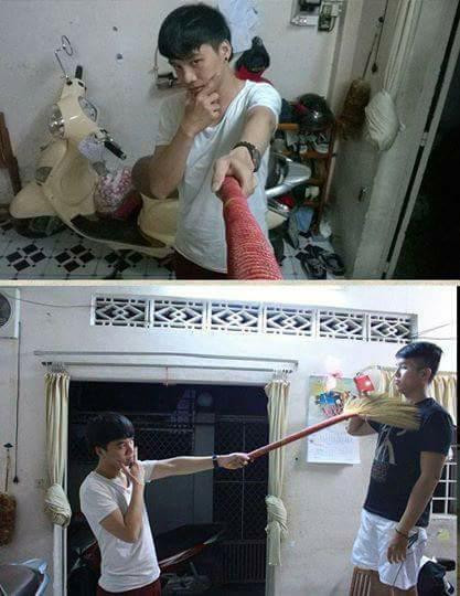 Thời gậy selfie chưa thịnh hành thì việc nhờ cậu bạn cùng phòng làm "cánh-tay-giả" của mình là điều được nhiều bạn trẻ sử dụng.