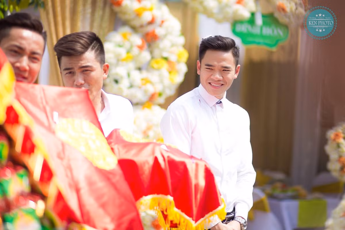 Rất nhiều những gương mặt quen thuộc của CLB SLNA đã tới dự đám cưới của người anh, người đội trưởng của mình.