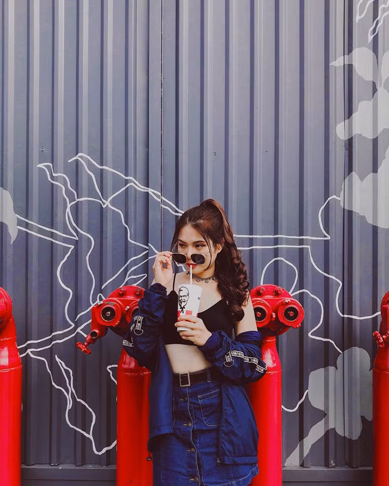 Nhớ lại thời gian bắt đầu quá trình giảm cân của mình, Giáng Ngọc chia sẻ: "Suốt 2 tháng đó, ngày nào mình cũng chạy bộ 5-8h sáng, 3 bữa mình chỉ ăn rau luộc và khoai lang. Nhiều lúc đau chân, mệt rã rời, thèm ăn, mình vừa tập thể dục vừa khóc. Nhưng càng như vậy, mình càng quyết không bỏ cuộc".