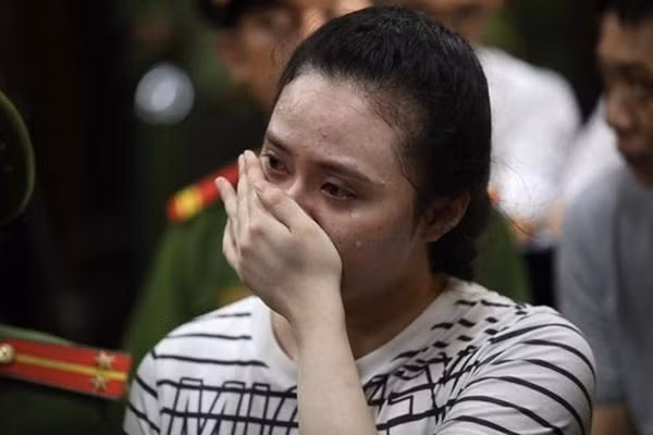 Ngày 8/4/2017, Ngọc Miu bị bắt tại TP.HCM do có liên quan đến đường dây ma túy cực lớn và bị tạm giam cho đến nay. Những giọt nước mắt muộn màng tại phiên tòa có lẽ là không đủ để giúp cho hot girl mạng một thời này làm lại cuộc đời ở thời điểm hiện tại.