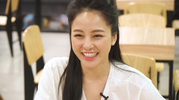 Nhưng sự nghiệp của Trâm Anh bỗng chốc tiêu tan khi xuất hiện nghi án clip nóng dài 4 phút với bạn trai. Trên các diễn đàn lớn nhỏ, tất cả mọi bài viết hầu như đều có liên quan đến hot girl 9X này, từ việc mua bán, quảng cáo, cho đến những bình luận chế giễu đều xuất hiện từ khóa liên quan đến cô.