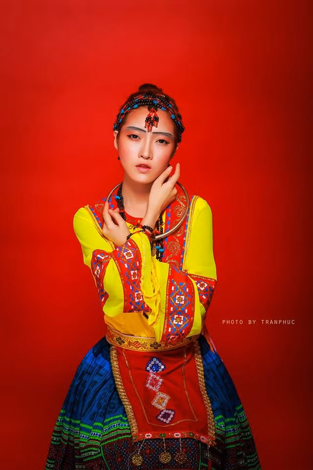 Với chiều cao nổi bật (1m68) cùng chuẩn đo 3 vòng (84-59-90) Thảo My luôn biết cách giúp mình nổi bật trước đám đông. Chính sự nhạy bén này của cô nàng 9X đã giúp cô được nhiều người chú ý tới và trở thành một hiện tượng trên mạng xã hội.