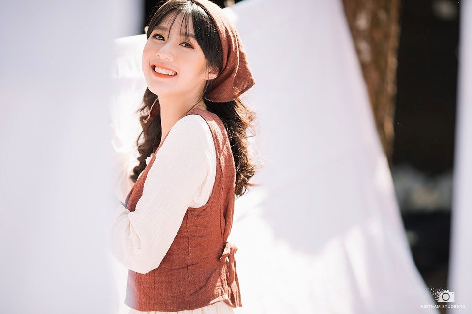 Đó là bộ ảnh của nhóm nữ sinh hóa thân thành cô gái Hà Lan yêu kiều, mộng mơ.