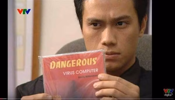 Tiếp đó, hacker sẽ nhắn tin và đòi mức tiền chuộc để lấy lại toàn bộ dữ liệu trong máy tính. Còn nếu chủ nhân không chịu thanh toán thì toàn bộ dữ liệu đã bị nhiễm mã độc Wanna Cry sẽ mất sạch.