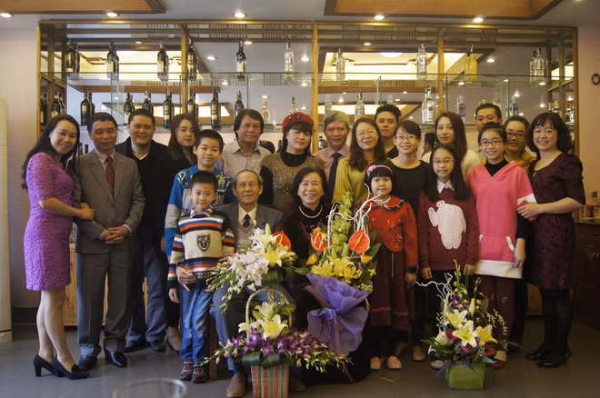 Bài viết của Giang nhận được hàng nghìn lượt thích và bày tỏ cảm xúc của dân mạng. Nhiều người cũng háo hức khoe kỉ niệm về ông bà mình.