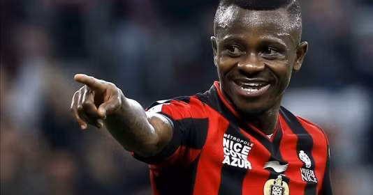 Ngoại hạng Anh "điên loạn" vì sao Nice: Trong bài phỏng vấn độc quyền với cầu thủ người Bờ Biển Ngà, tờ Mundo Deportivo (Tây Ban Nha) tiết lộ thông tin: Borussia Dortmund cùng 4 đội bóng ở Ngoại hạng Anh là Arsenal, Tottenham, Everton và Leicester City sẵn sàng chiêu mộ Jean Michael Seri ở kỳ chuyển nhượng mùa Hè năm nay. Nice được cho là sẵn sàng bán cầu thủ 25 tuổi, người đã ghi tới 6 bàn và có 9 kiến tạo sau 32 lần ra sân ở Ligue 1 mùa này, với giá 25 triệu euro. Ảnh: Mundo Deportivo