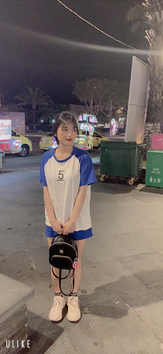 Thậm chí, người thì phán xét cô gái vì đi làm đồng mà còn trang điểm, người thì cho rằng cô chỉ đang "sống ảo" chứ không biết làm gì.