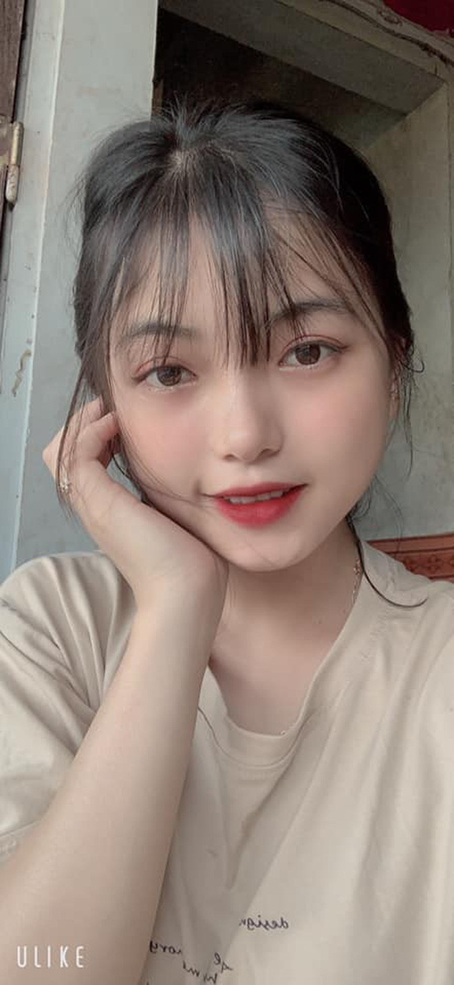 Theo tìm hiểu về nữ chính trong clip đi chăn trâu được biết, Hạ sinh năm 1997, quê ở Hà Tĩnh.