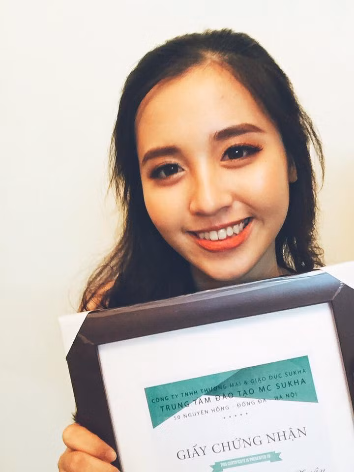 Sở hữu một gương mặt khả ái với đôi mắt to tròn cùng nụ cười cực duyên, Thanh Xuân đã khiến biết bao anh chàng phải điêu đứng vì mình.