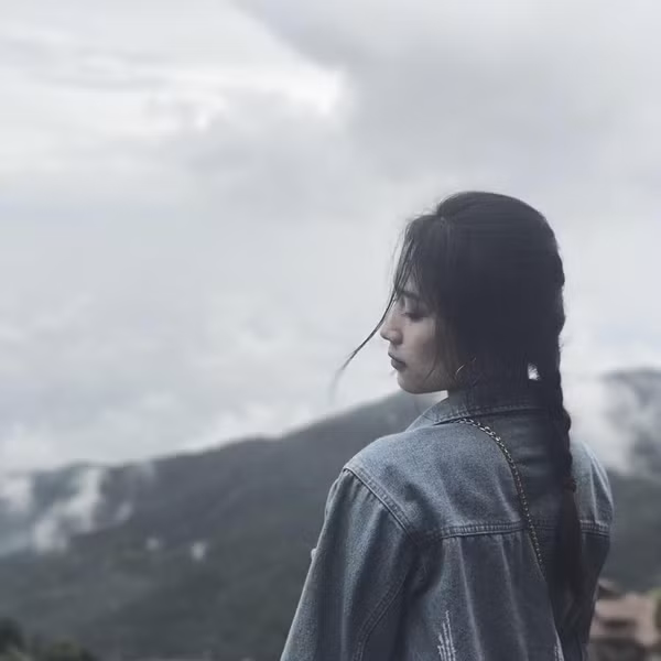 Tuy nhiên, sự nổi tiếng này của Vân Trang chưa đến thời gian thích hợp bởi đang ở năm cuối cấp nên cô bạn muốn tập trung thời gian cho chuyện học hành nhiều hơn.