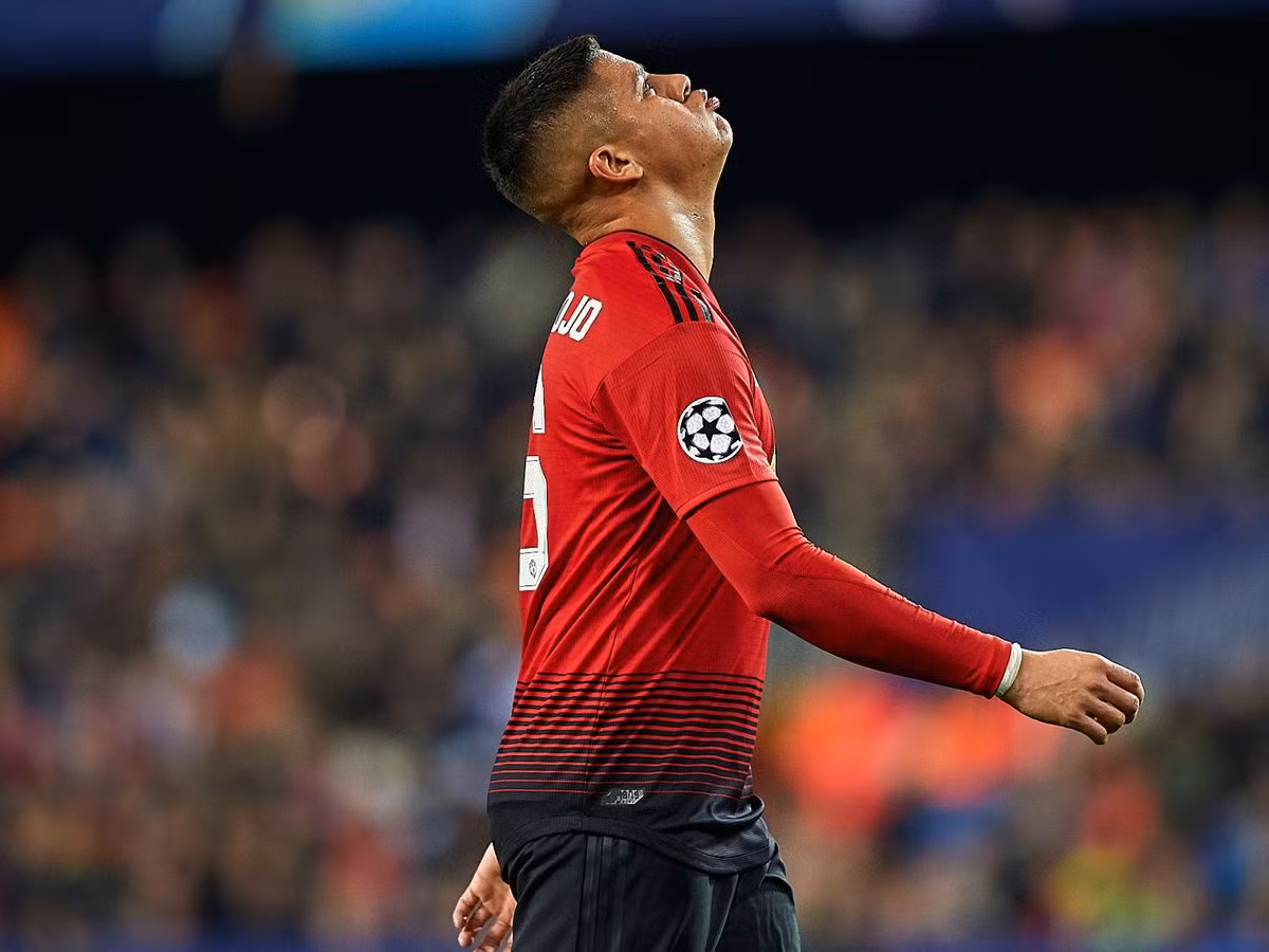 Ngôi sao thất sủng của MU là Marcos Rojo có khả năng sẽ rời nước Anh, chuyển sang Thổ Nhĩ Kỳ thi đấu trong màu áo của Fenerbahce.