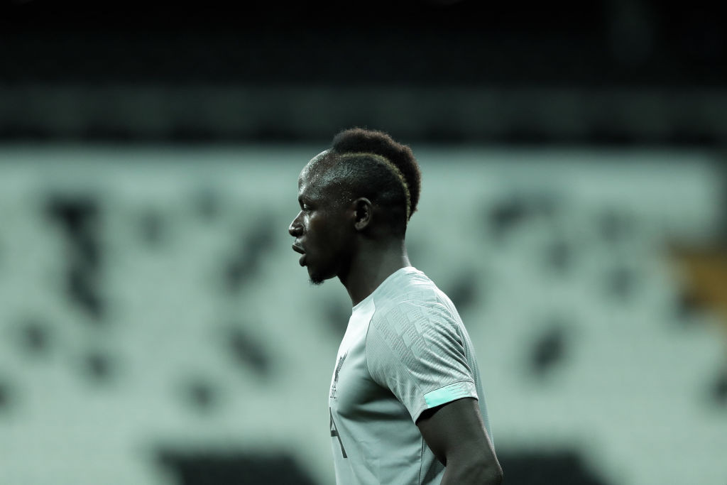 Nguồn tin từ Soccer Link khẳng định, HLV Zinedine Zidane đã gọi điện trực tiếp tới Sadio Mane và chân sút người Senegal đã bày tỏ mong muốn được chuyển tới khoác áo Real Madrid ngay trong mùa Hè năm nay.