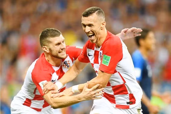 Giới truyền thông xứ sương mù cho hay, MU duyệt chi 92 triệu bảng để "bốc" cặp cánh Ivan Perisic và Ante Rebic.