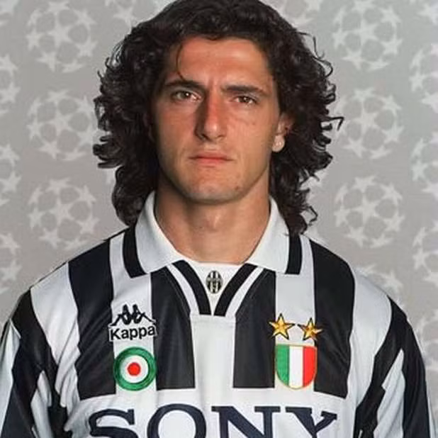 Tháng 12/2011, tòa án Torino đã tuyên phạt 8 năm 8 tháng tù giam đối với cựu chân sút Napoli, Genoa, Juventus và ĐT Italia - Michele Padovano vì tội danh buôn bán ma túy. Trong phiên xử tại tòa án hình sự Torino, sau khi xem xét các tình tiết giảm nhẹ, bồi thẩm đoàn tòa Torino đã tuyên phạt Michele Padovano 8 năm 8 tháng tù giam, tức nhẹ chỉ bằng 1/3 số năm được đề nghị, 24 năm 6 tháng tù trước đó.