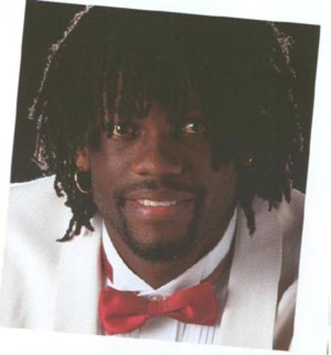 Albeiro Usuriaga là cầu thủ đầy tài năng của Colombia. Sự nghiệp của Albeiro Usuriaga đã tham gia vào một đường dây ma túy và tự biến mình thành con nghiện. Không chỉ vậy, việc tham gia vào đường dây buôn bán ma túy đã khiến ngôi sao của tuyển Colombia này bị giết chết bởi những tên trùm ma túy.