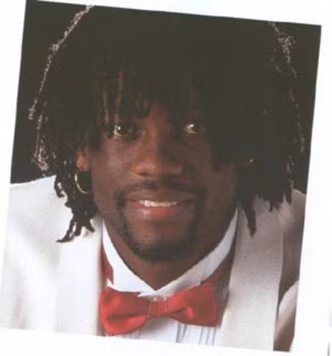 Albeiro Usuriaga là cầu thủ đầy tài năng của Colombia. Sự nghiệp của Albeiro Usuriaga đã tham gia vào một đường dây ma túy và tự biến mình thành con nghiện. Không chỉ vậy, việc tham gia vào đường dây buôn bán ma túy đã khiến ngôi sao của tuyển Colombia này bị giết chết bởi những tên trùm ma túy.