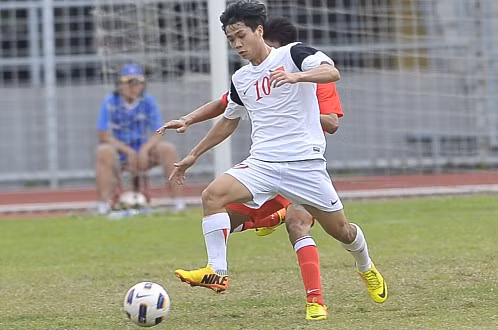 Là nòng cốt của ĐT U19 Việt Nam giai đoạn 2013-2014, ‘số 10’ đã có những màn trình diễn chói sáng và điểm nhấn là các bàn thắng vô cùng ấn tượng, trong đó phải kể tới pha độc diễn ghi bàn vào lưới U19 Australia vào cuối năm 2014 khiến nhiều người hâm mộ Việt Nam hình dung ra những pha lập công đến từ đôi chân khéo léo của siêu sao Lionel Messi.