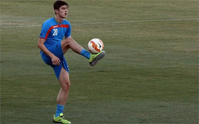 Với lối chơi thiên về kỹ thuật cùng khả năng xử lý bóng trong không gian nhỏ thì Sardar Azmoun có nét gì đó giống với lối chơi của Lionel Messi.