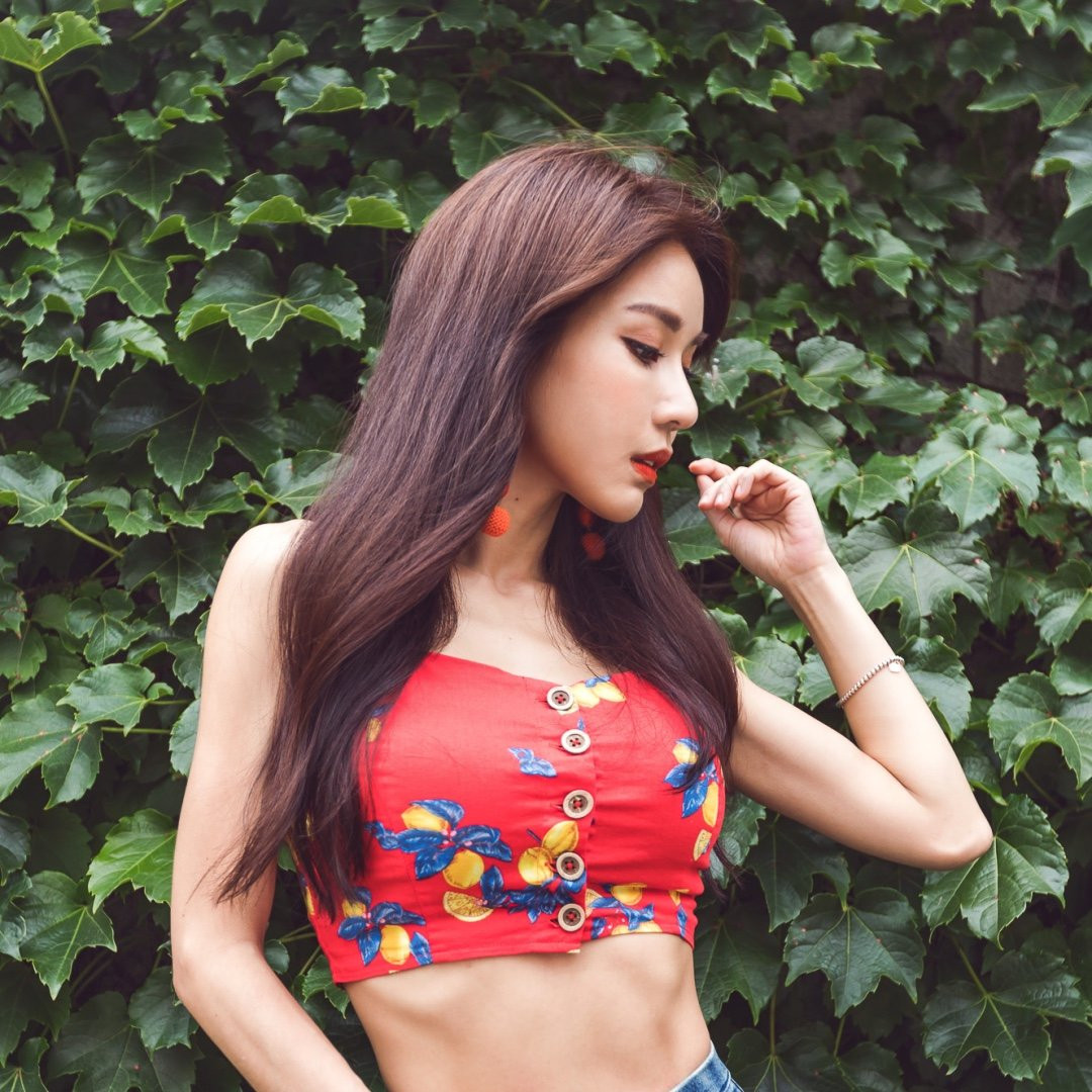 Để có làn da đẹp SIENA cũng chăm chỉ dùng kem chống nắng, thoa kem dưỡng da để có được làn da mướt mát nhất dù đi biển, đi bơi nhiều.