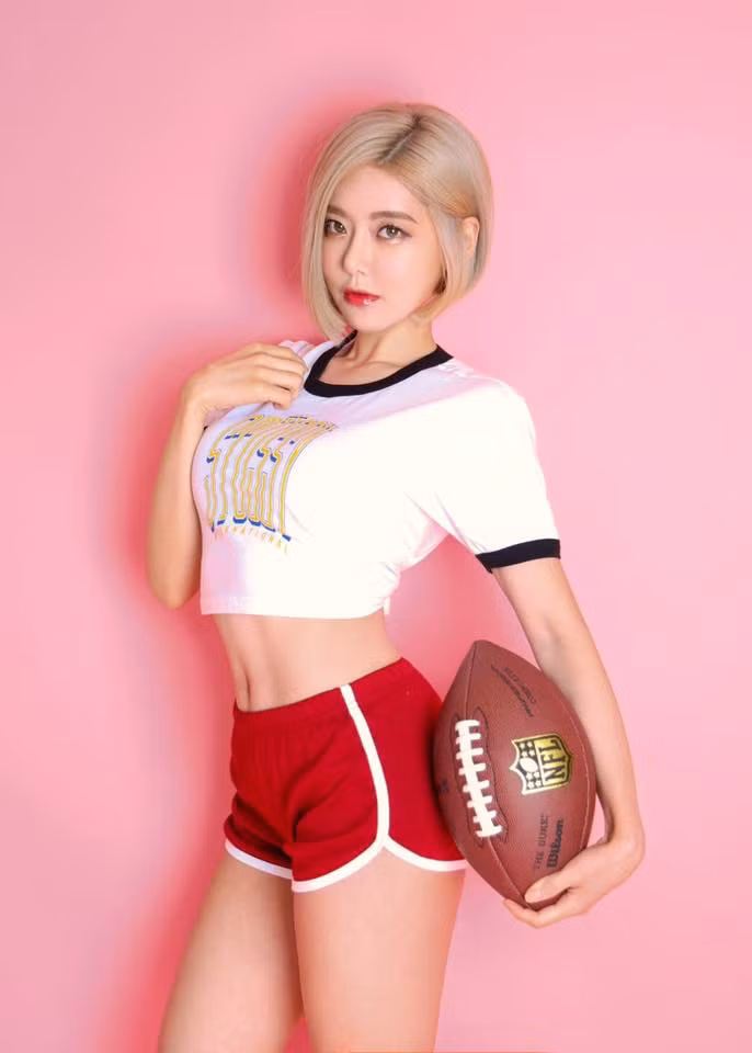 Không chỉ sở hữu chất nhạc "bắt tai", Soda còn sở hữu thân hình cực nóng bỏng và được mệnh danh nữ DJ sexy bậc nhất Hàn Quốc