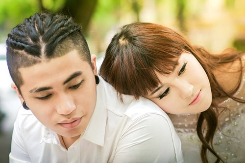 Cuối năm 2012, cặp đôi trai tài gái sắc Hà thành là Ứng Duy Kiên và Hà Lade bắt đầu hẹn hò. Nhưng chuyện tình của họ chỉ kéo dài được 1 năm 9 tháng, gây hụt hẫng cho người hâm mộ.