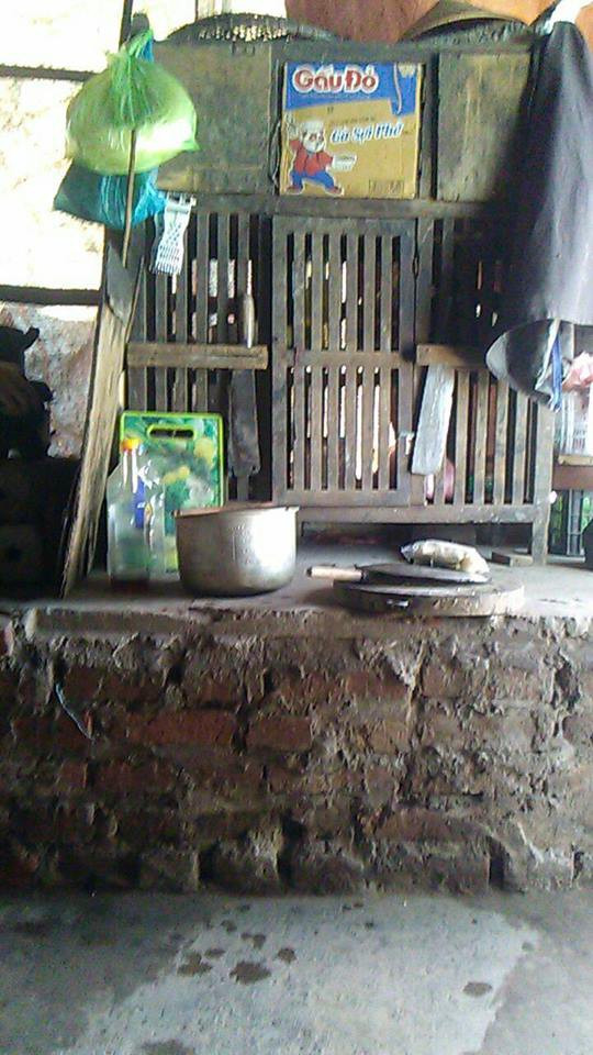 Theo nickname Hoàng Dũng chia sẻ kỉ niệm về chiếc chạn nhà mình rằng: "Có chiếc tủ, thức ăn được mẹ tôi để vào đó cất, chống gián, kiến và chú mèo hay ăn vụng. Trước đây, khi chưa có chiếc tủ này, mẹ thường để thức ăn vào chiếc rế úp ngược, đặt trong thau nước, đậy và dằn kín bằng tấm thớt gỗ. Khi có chiếc tủ thì tiện lợi quá rồi, mẹ khỏi phải lo lũ kiến đi lạc và chú mèo phá bĩnh".