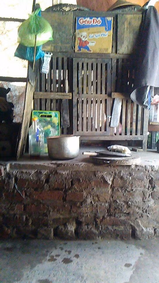 Theo nickname Hoàng Dũng chia sẻ kỉ niệm về chiếc chạn nhà mình rằng: "Có chiếc tủ, thức ăn được mẹ tôi để vào đó cất, chống gián, kiến và chú mèo hay ăn vụng. Trước đây, khi chưa có chiếc tủ này, mẹ thường để thức ăn vào chiếc rế úp ngược, đặt trong thau nước, đậy và dằn kín bằng tấm thớt gỗ. Khi có chiếc tủ thì tiện lợi quá rồi, mẹ khỏi phải lo lũ kiến đi lạc và chú mèo phá bĩnh".