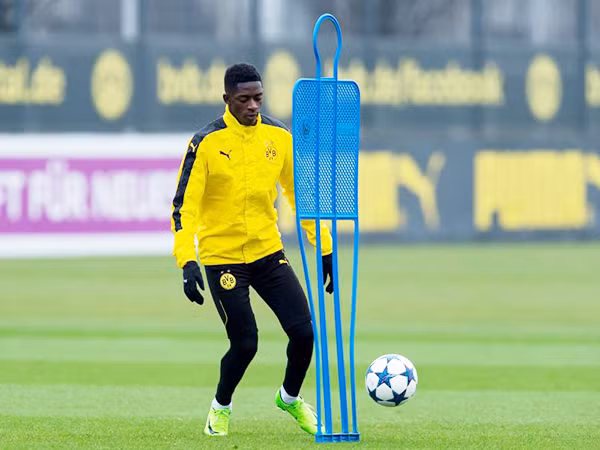 Bayern công kích Barca: Dù không liên quan nhưng Chủ tịch của Bayern Munich, ông Uli Hoeness tỏ ra rất tức giận trước việc Barca tác động khiến Ousmane Dembele nổi loạn ở Dortmund. Ông khẳng định không còn tôn trọng đội bóng xứ Catalan sau vụ việc này.