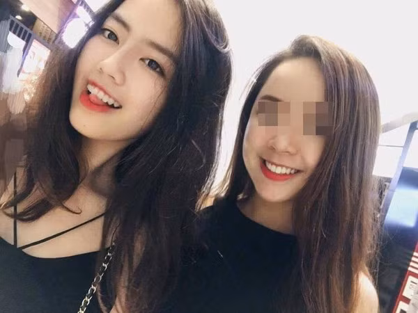 Phat sot truoc nhan sac cua nu tiep vien hang khong mua tren may bay-Hinh-2