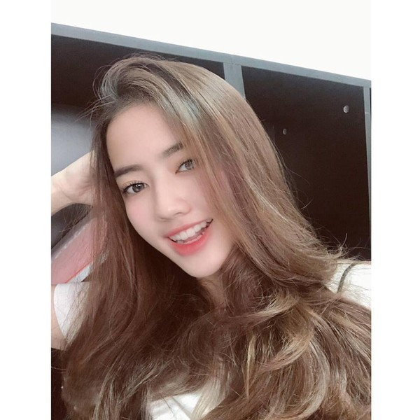 Phat sot truoc nhan sac cua nu tiep vien hang khong mua tren may bay-Hinh-4