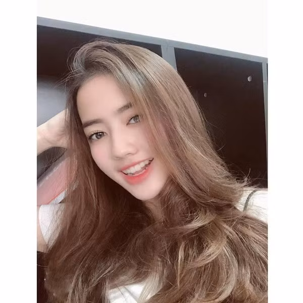 Phat sot truoc nhan sac cua nu tiep vien hang khong mua tren may bay-Hinh-4