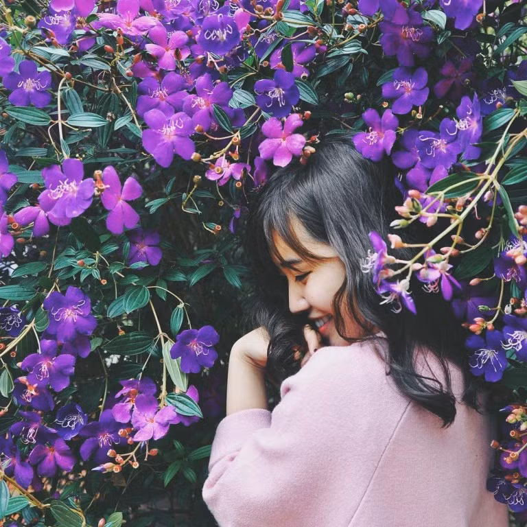 Điểm đặc biệt, khi tới xứ sở thiên đường của Đà Lạt, các bạn sẽ không mất bất cứ khoản vé tham quan nào, nhưng cô chủ nhà cũng đã để một thùng quyên góp tiền nho nhỏ nơi góc vườn để các bạn ủng hộ việc chăm sóc khuôn viên nơi đây.