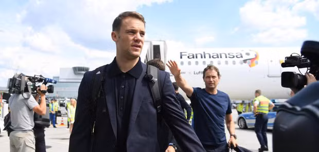 Đón tiếp các cầu thủ ĐT Đức sau khi trở về từ World Cup 2018 không có nhiều người hâm mộ mà chủ yếu là phóng viên của các hãng truyền thông.