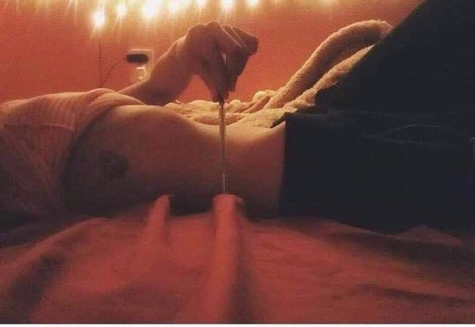 Những cô nàng khoe vòng eo săn chắc của mình trên MXH khiến nhiều người thèm thuồng.