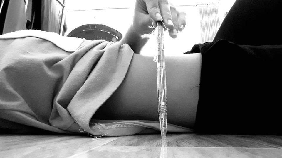 Trong khi đấng mày râu thì hết sức bất ngờ vì không nghĩ rằng trên đời này lại có những người có vòng eo nhỏ đến vậy, có người còn vui miệng nói: "Quảng cáo cho cơm sườn à"