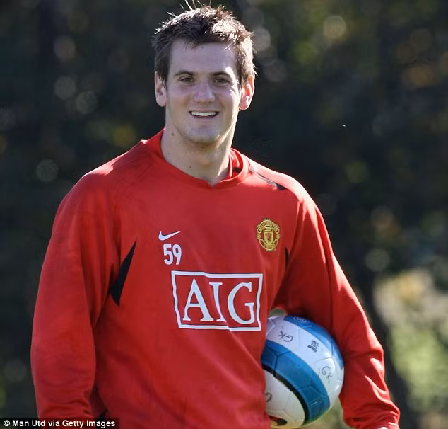 Thế nhưng, mới đây thủ thành này đã khiến nhiều NHM của MU phải nhớ tới mình khi có hàng loạt pha cứu thua sắc xuất để Burnley cầm hòa MU ở vòng 10 giải Ngoại hạng Anh 2016/2017. Ảnh: Getty Image.