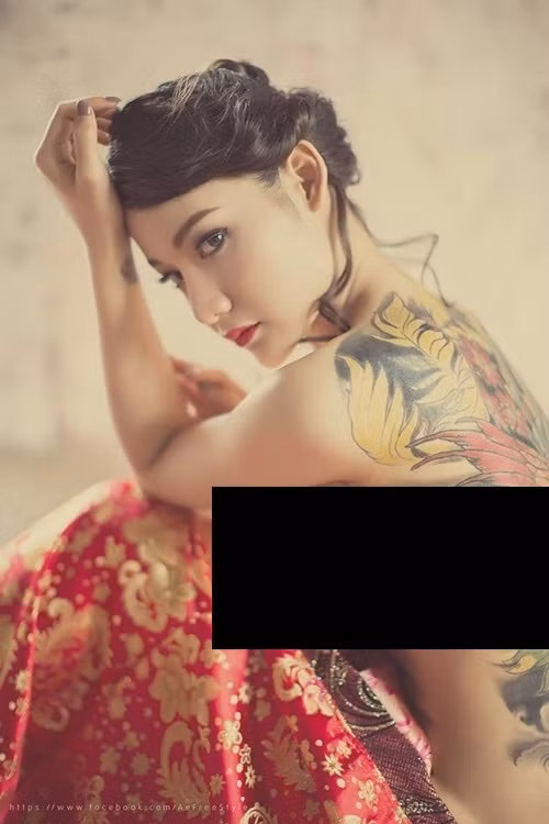 Việc mặc như không mặc đã khiến Bonus phải lãnh nhận những ánh mắt và bình luận tẩy chay của dân mạng.