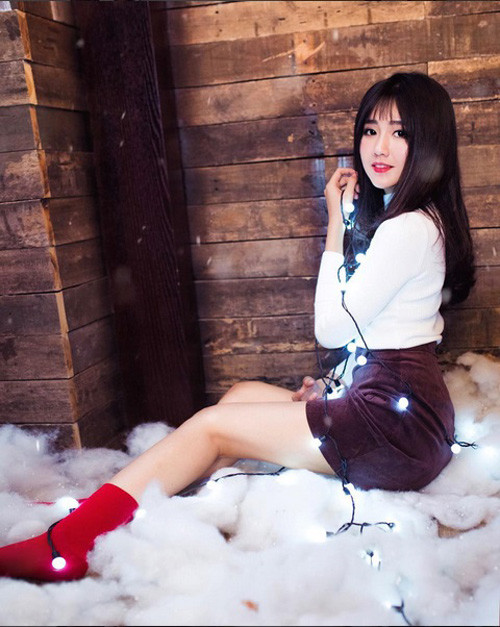 Kiều Trinh được mệnh danh là “hotgirl trà sữa phiên bản Việt” nhờ vẻ đẹp trong sáng, thuần khiết. Cô nàng sinh năm 1994 là gương mặt quen thuộc với giới trẻ Việt sau khi tham gia phim ngắn My Sunshine của Chi Pu và Instagram có gần 52.000 lượt theo dõi. Nhờ vẻ ngoài xinh xắn, những bức hình mà Kiều Trinh đăng tải có hơn 739.000 lượt thích.