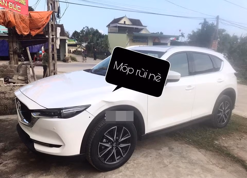 Xe hop tien ty cua cau thu Phan Van Duc vua mua da bi mop-Hinh-2