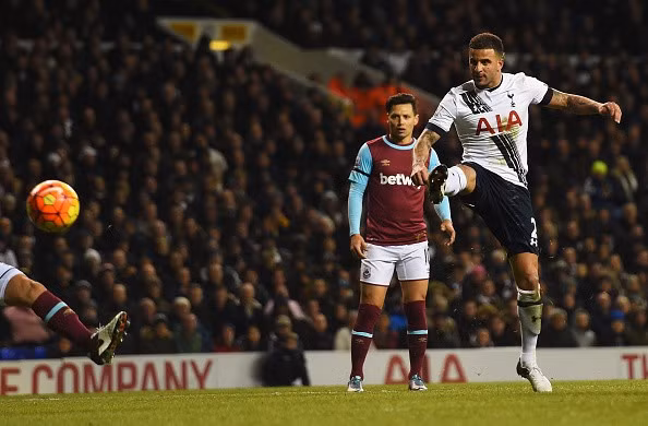 Kyle Walker (Tottenham) không chỉ hoàn thành tốt nhiệm vụ phòng ngự mà anh còn năng nổ trong việc hỗ trợ tấn công trong chiến 4-1 của Tottenham trước West Ham. Anh có 8 pha cản phá chính xác, ghi 1 bàn và mở ra cơ hội 1 lần.