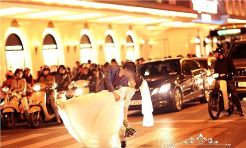 Bộ ảnh cưới có thể trở thành thảm họa, thậm chí góp phần gây ra tai nạn nếu như ekip chụp ảnh cố tình chọn địa điểm ngoài tầm kiểm soát.