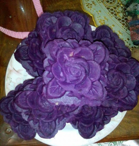 Dù không thể đem đi biếu hay ăn được nhưng với những đường đóng hoa văn sắc nét như trên hình thì chủ nhân của những chiếc bánh Trung Thu này vẫn có thể tự hào chụp lại chúng.